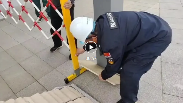 狂风无情 群方有义